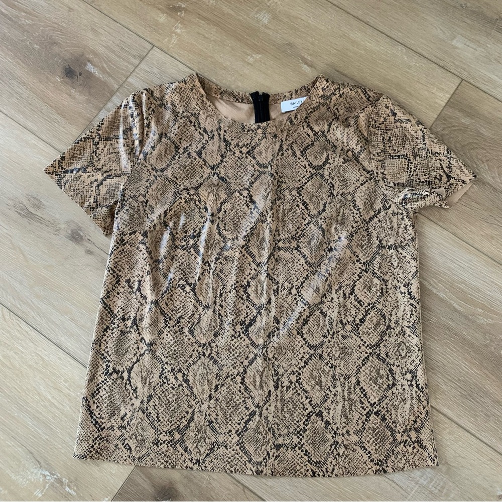 Bailey 44 top